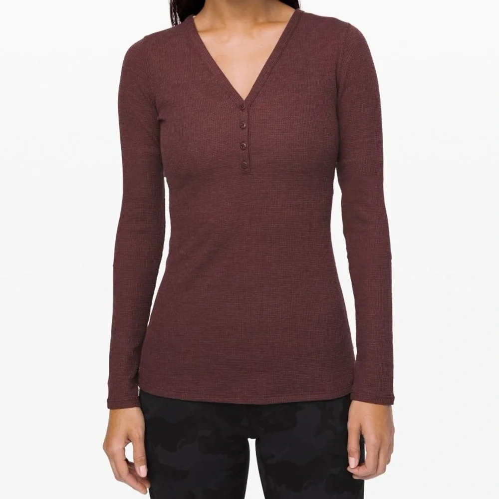 NWT Lululemon Close Call Henley Long Sleeve Size M
